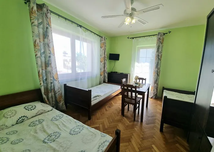 Hostel Rumiankowy - Airport Hostel Wrocław